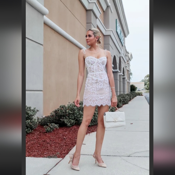 FOR LOVE & LEMONS TATI LACE CORSET DRESS ๐ค - Picture 9 of 13